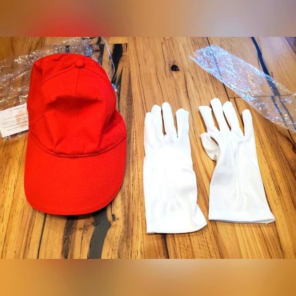 Nwt Super Mario hat and gloves - Picture 1 of 3